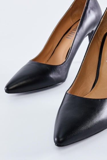  Valmenti Novella Kadın Siyah Hakiki Deri Topuklu Ayakkabı