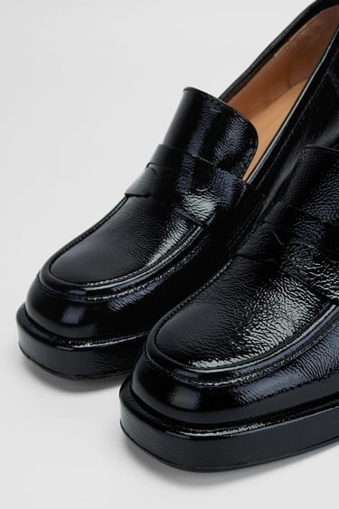  Valmenti Kadın Siyah Rugan Hakiki Deri Topuklu Ayakkabı