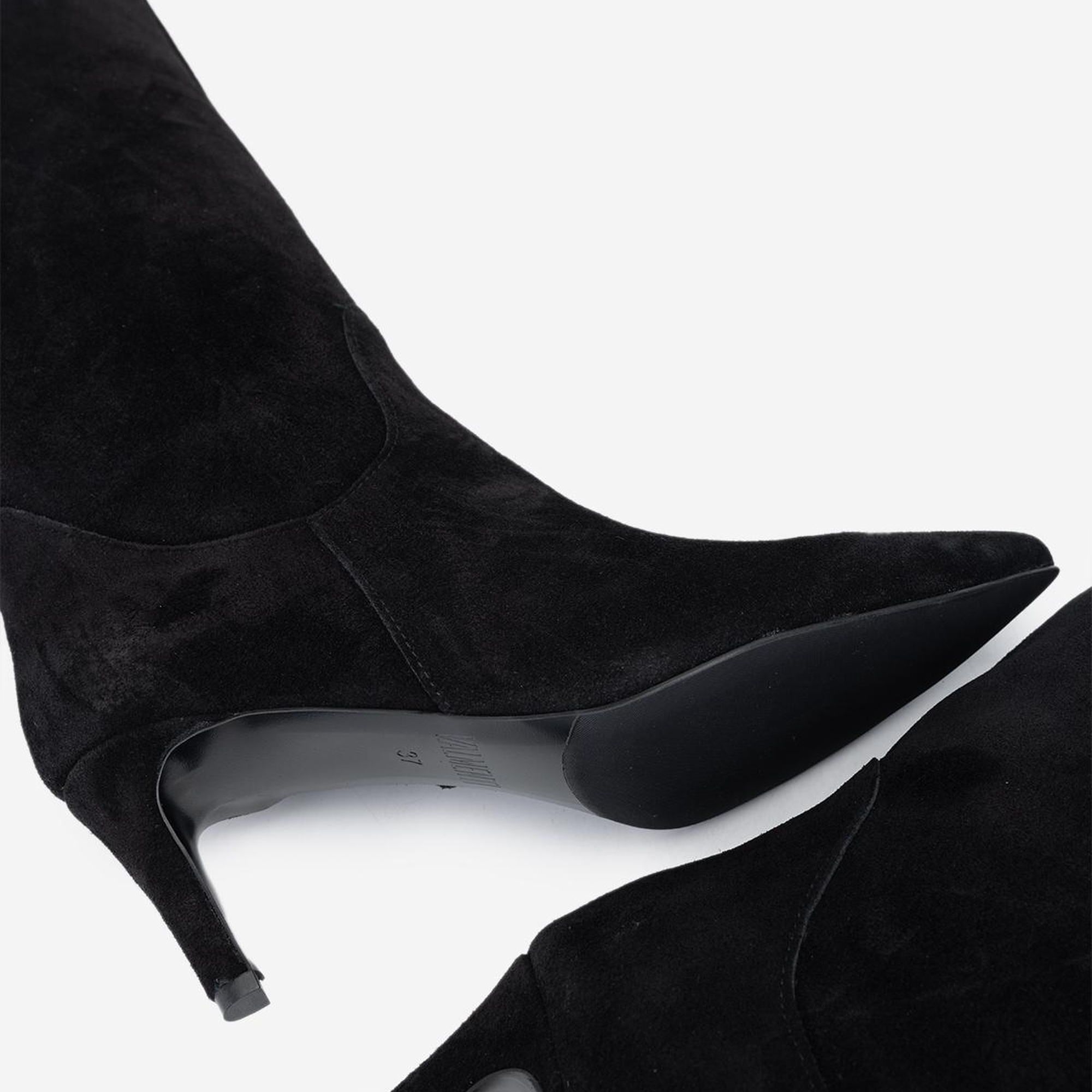 Valmenti Kadın . Siyah Süet Topuklu Çizme