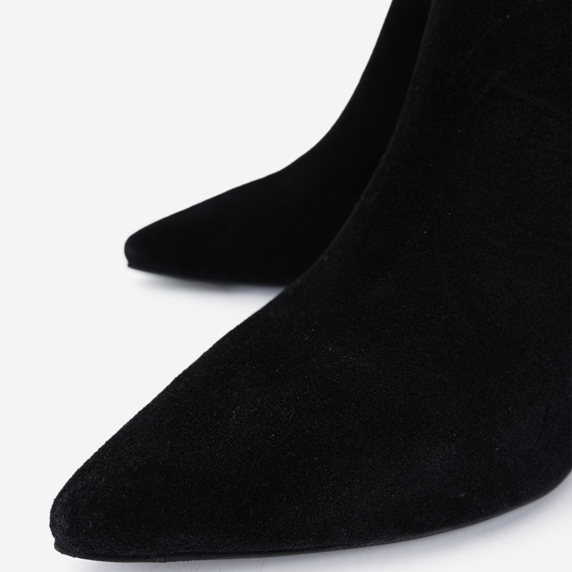 Valmenti Kadın . Siyah Süet Topuklu Çizme