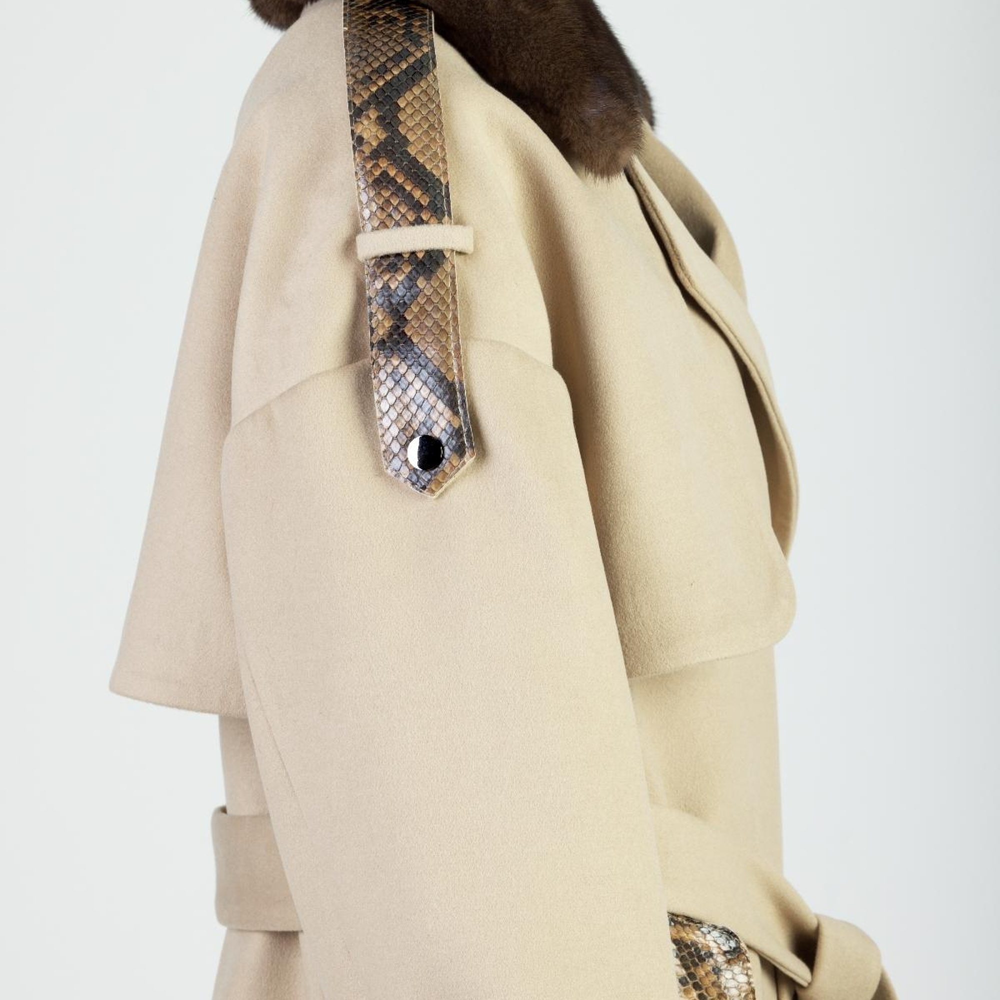 Valmenti Kadın Bej KUMAS/PITON/KURK Manto