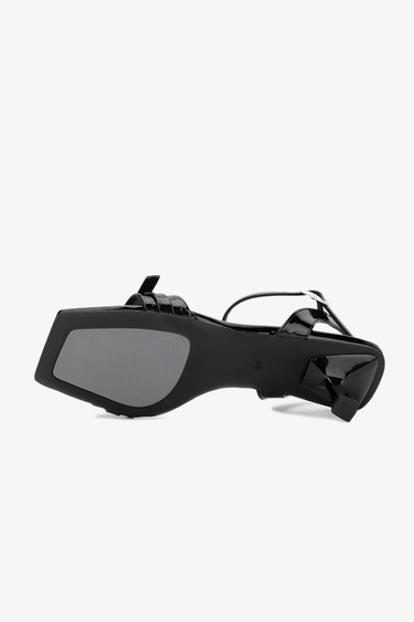  Valmenti Oro Kadın Siyah Rugan Hakiki Deri Topuklu Sandalet