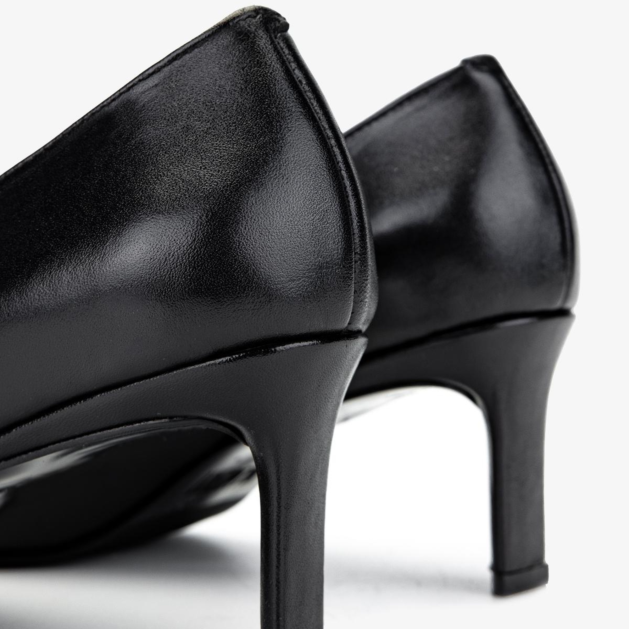 Valmenti Kadın Hakiki Deri Siyah Deri Topuklu Ayakkabı