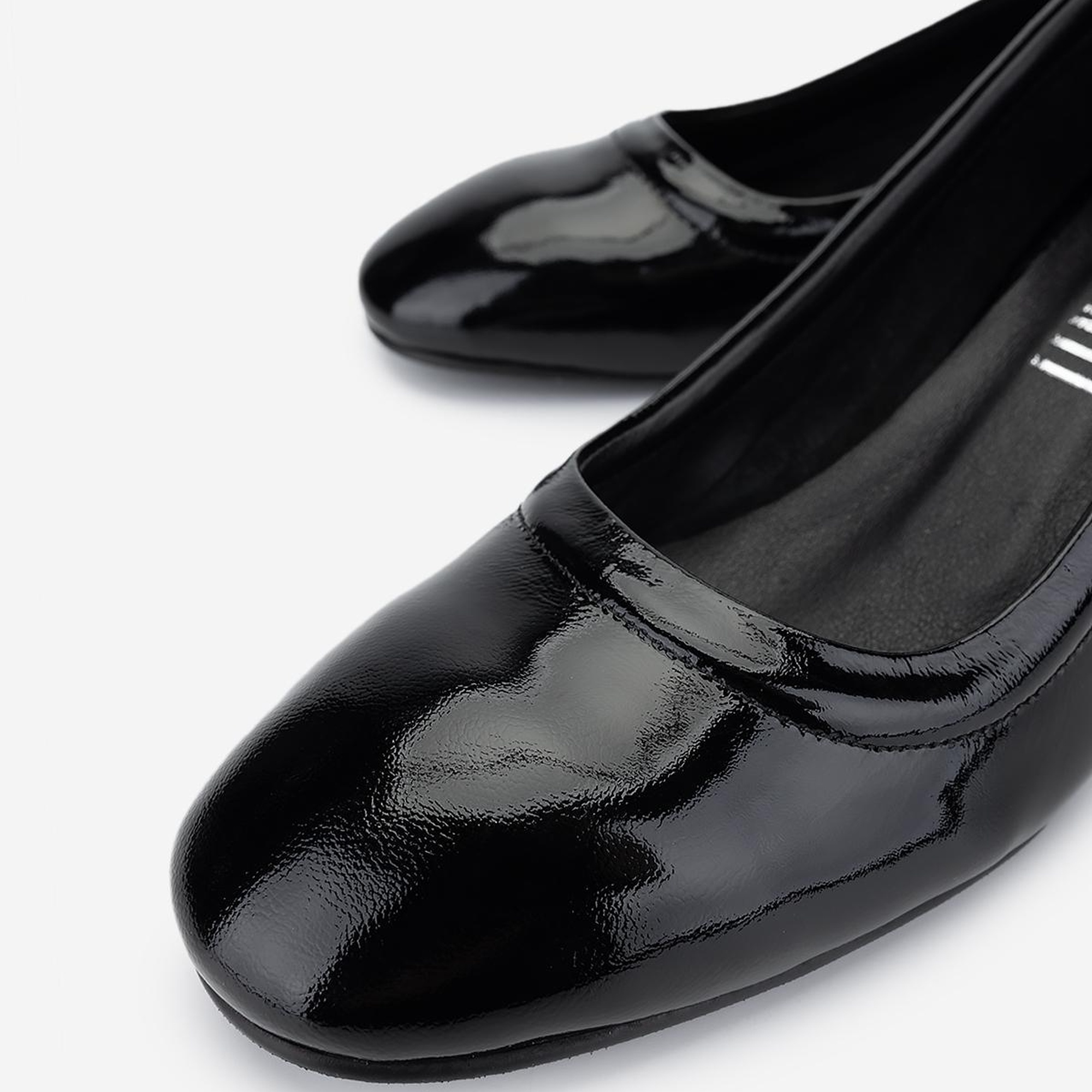 Valmenti Kadın Hakiki Deri Siyah Rugan Topuklu Ayakkabı