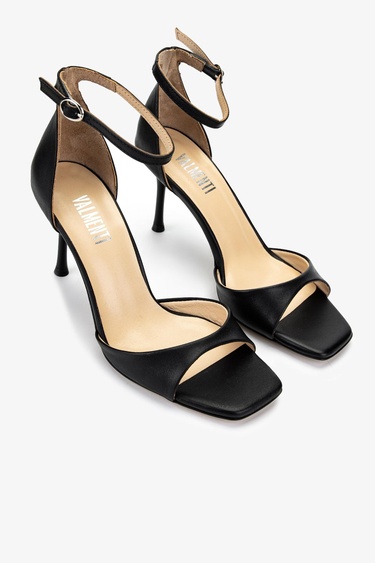  Valmenti Kadın Siyah Deri Topuklu Ayakkabı