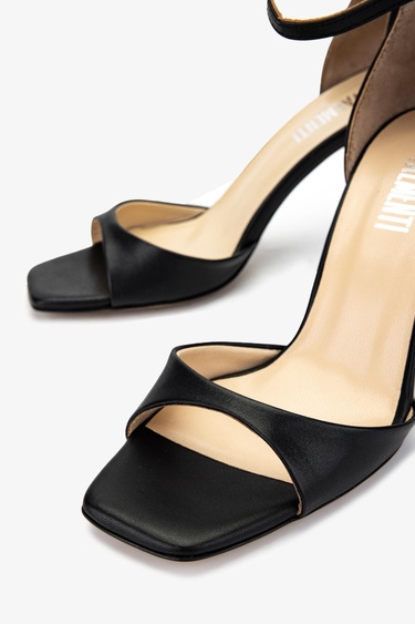  Valmenti Kadın Siyah Deri Topuklu Ayakkabı