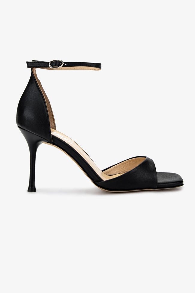  Valmenti Kadın Siyah Deri Topuklu Ayakkabı