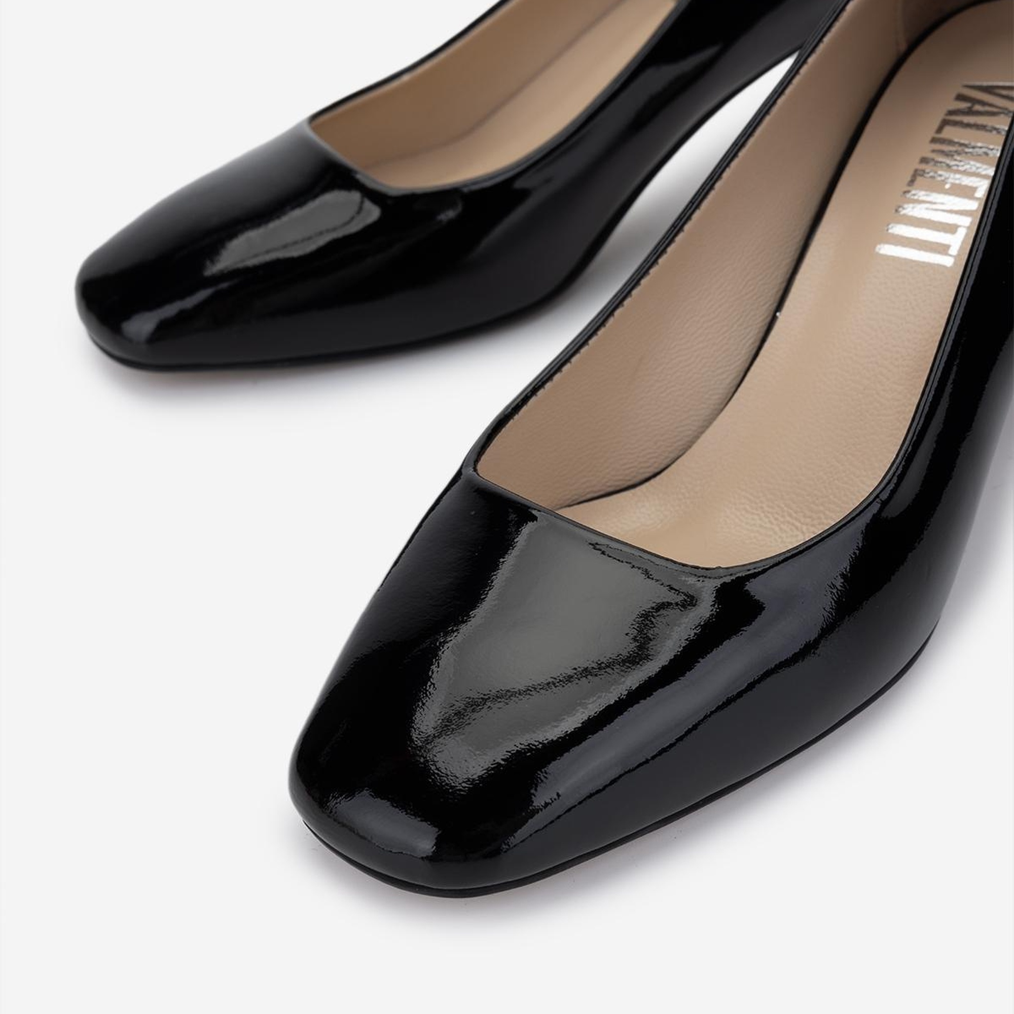 Valmenti Kadın Hakiki Deri Siyah Rugan Topuklu Ayakkabı