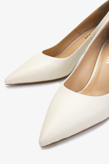  Valmenti Kadın Bej Topuklu Ayakkabı