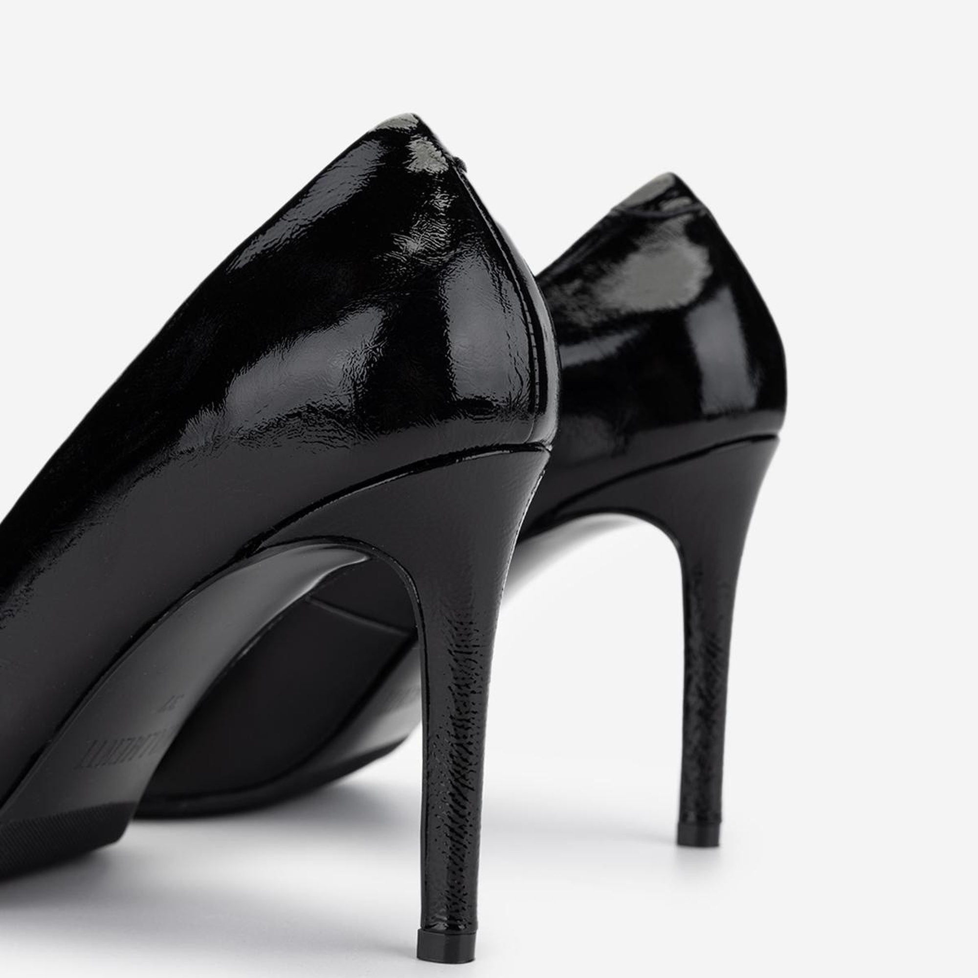 Valmenti Kadın Hakiki Deri Siyah Rugan Topuklu Ayakkabı