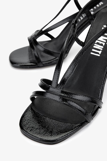  Valmenti Kadın Siyah Rugan Topuklu Ayakkabı