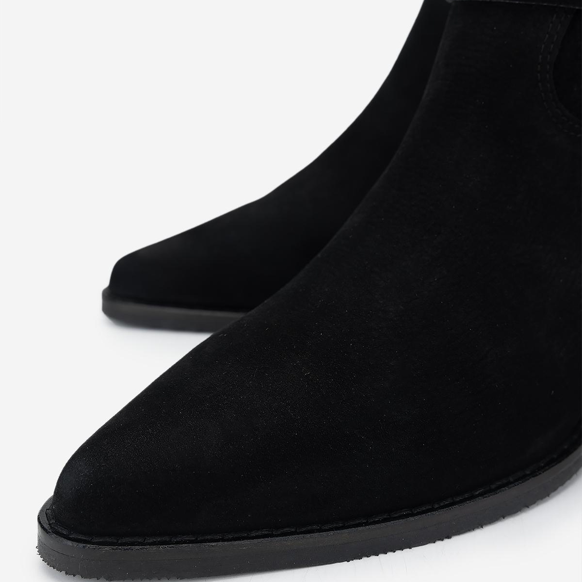 Valmenti Kadın . Siyah Nubuk Topuklu Bot