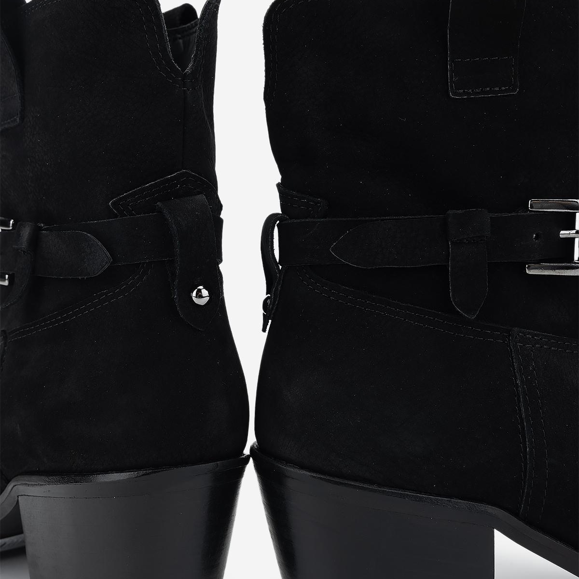 Valmenti Kadın . Siyah Nubuk Topuklu Bot