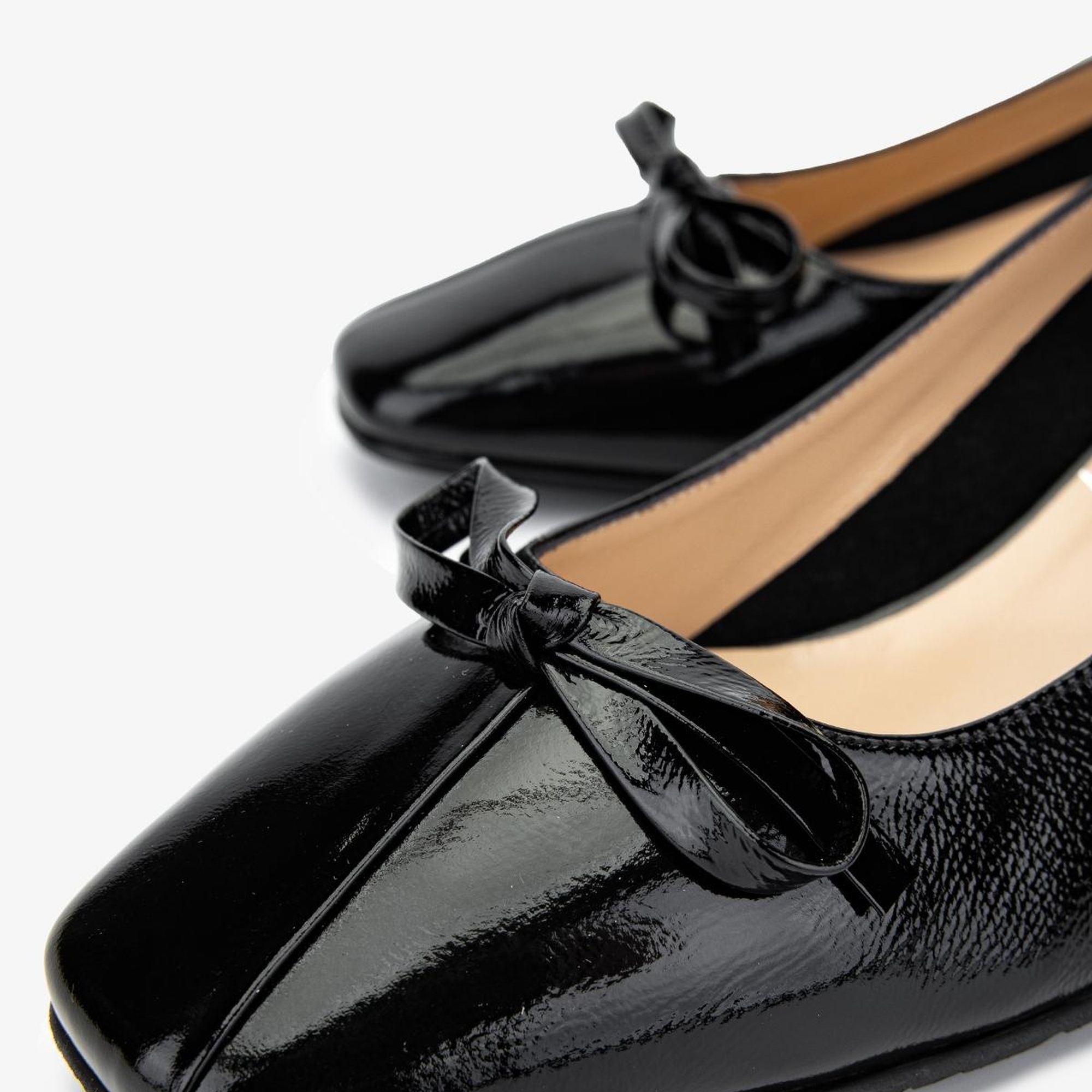 Valmenti Kadın Hakiki Deri Siyah Rugan Topuklu Ayakkabı