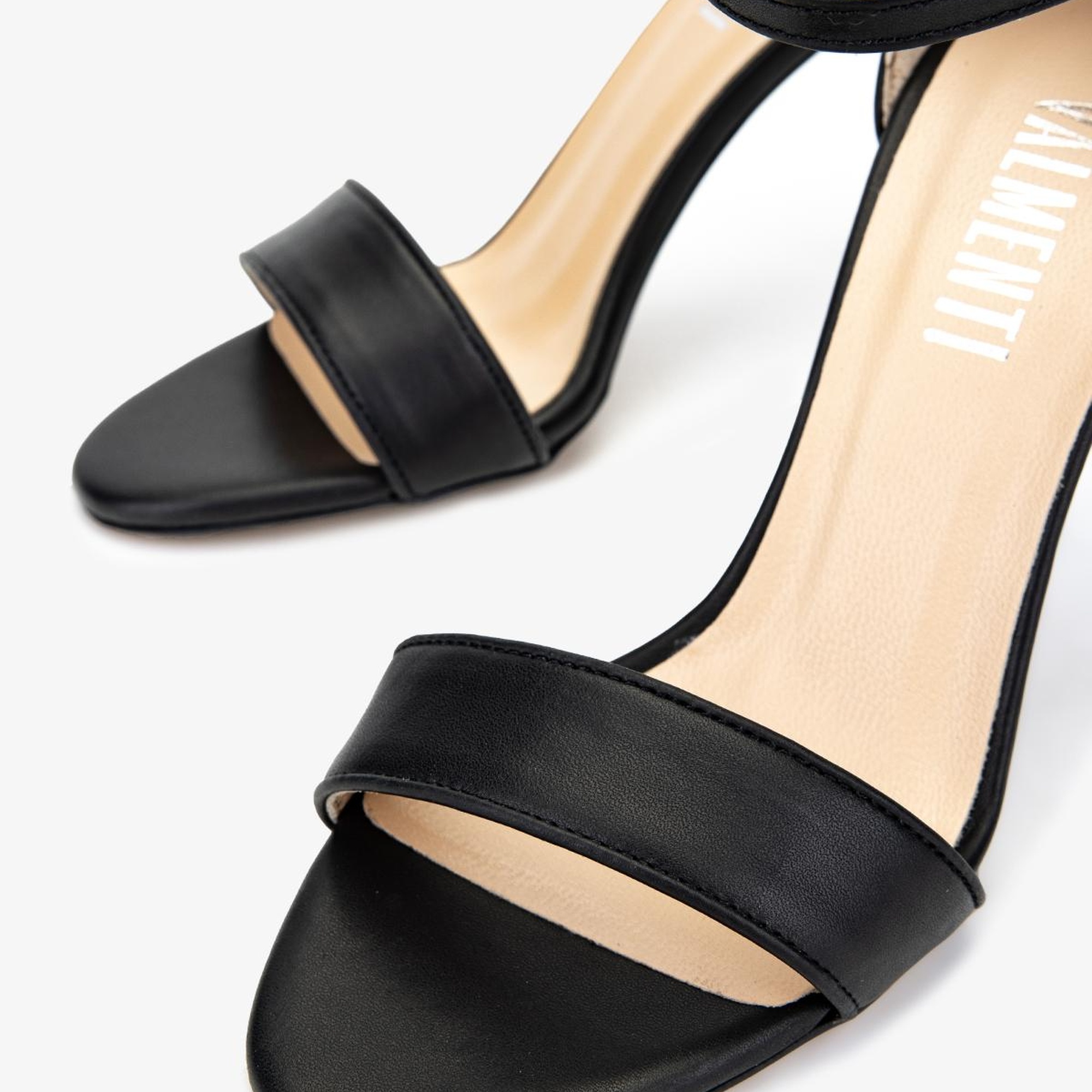 Valmenti Kadın Siyah Deri Topuklu Ayakkabı