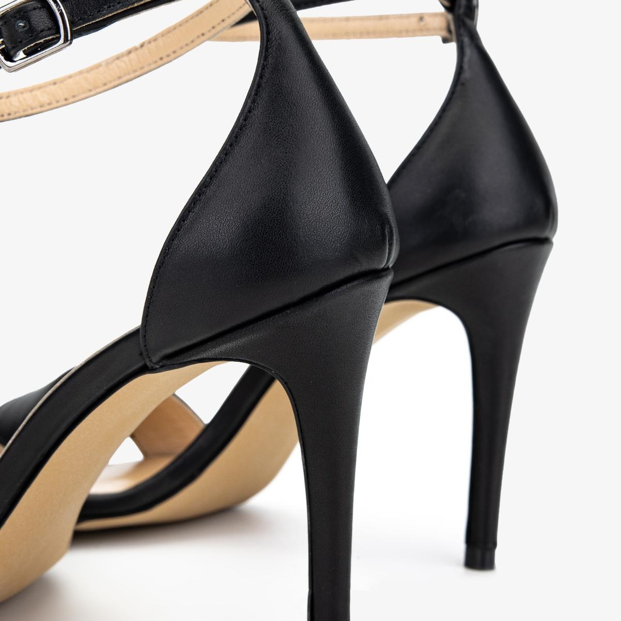 Valmenti Kadın Siyah Deri Topuklu Ayakkabı