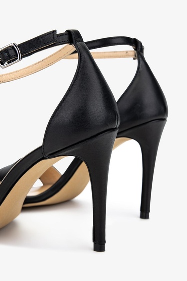  Valmenti Kadın Siyah Deri Topuklu Ayakkabı