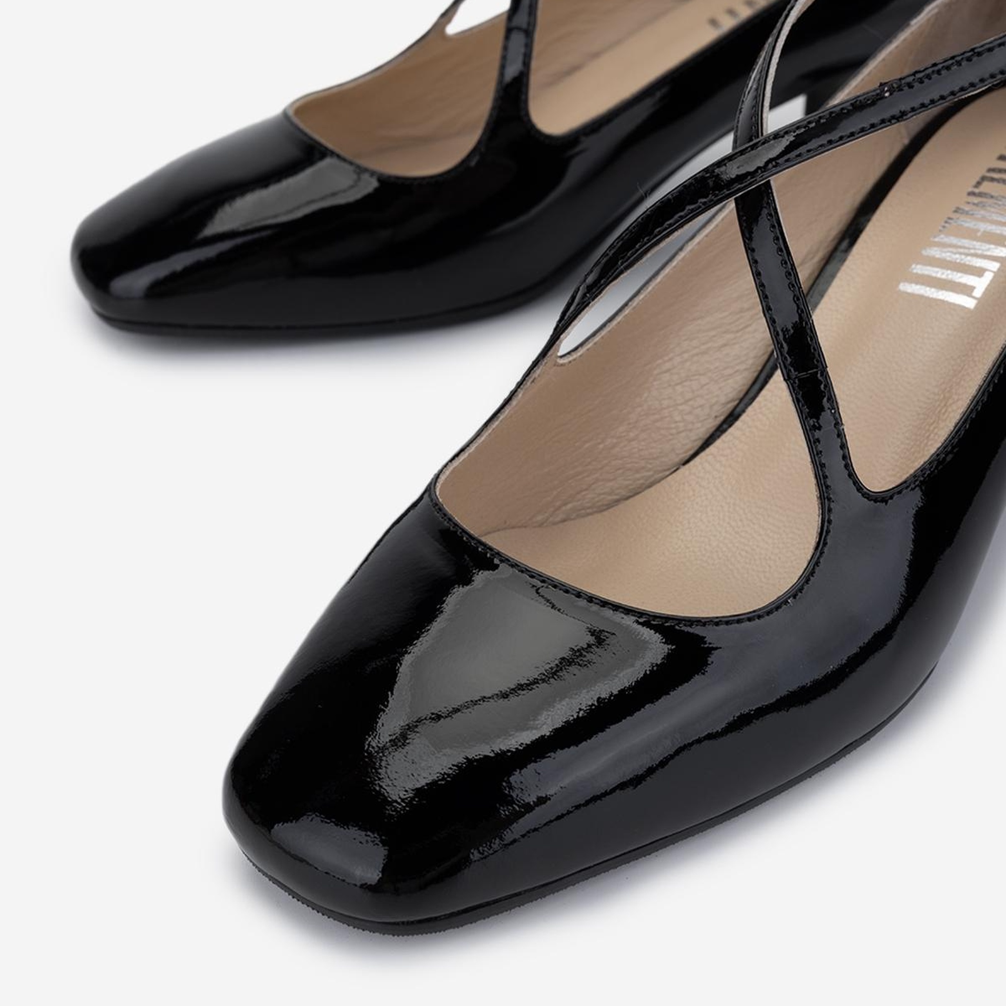 Valmenti Kadın Hakiki Deri Siyah Rugan Topuklu Ayakkabı