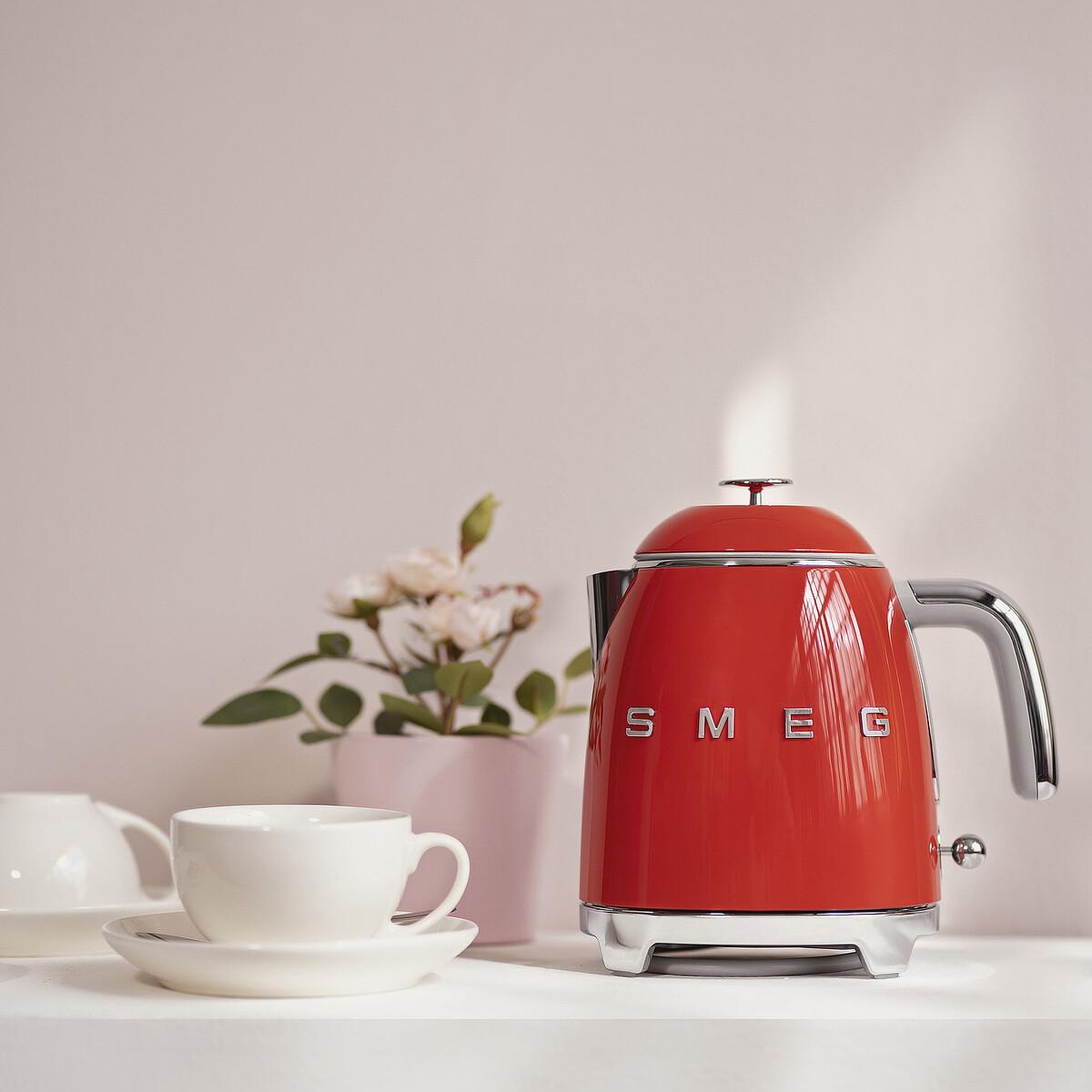 Smeg 50's Style Kırmızı Mini Kettle Klf05rdeu