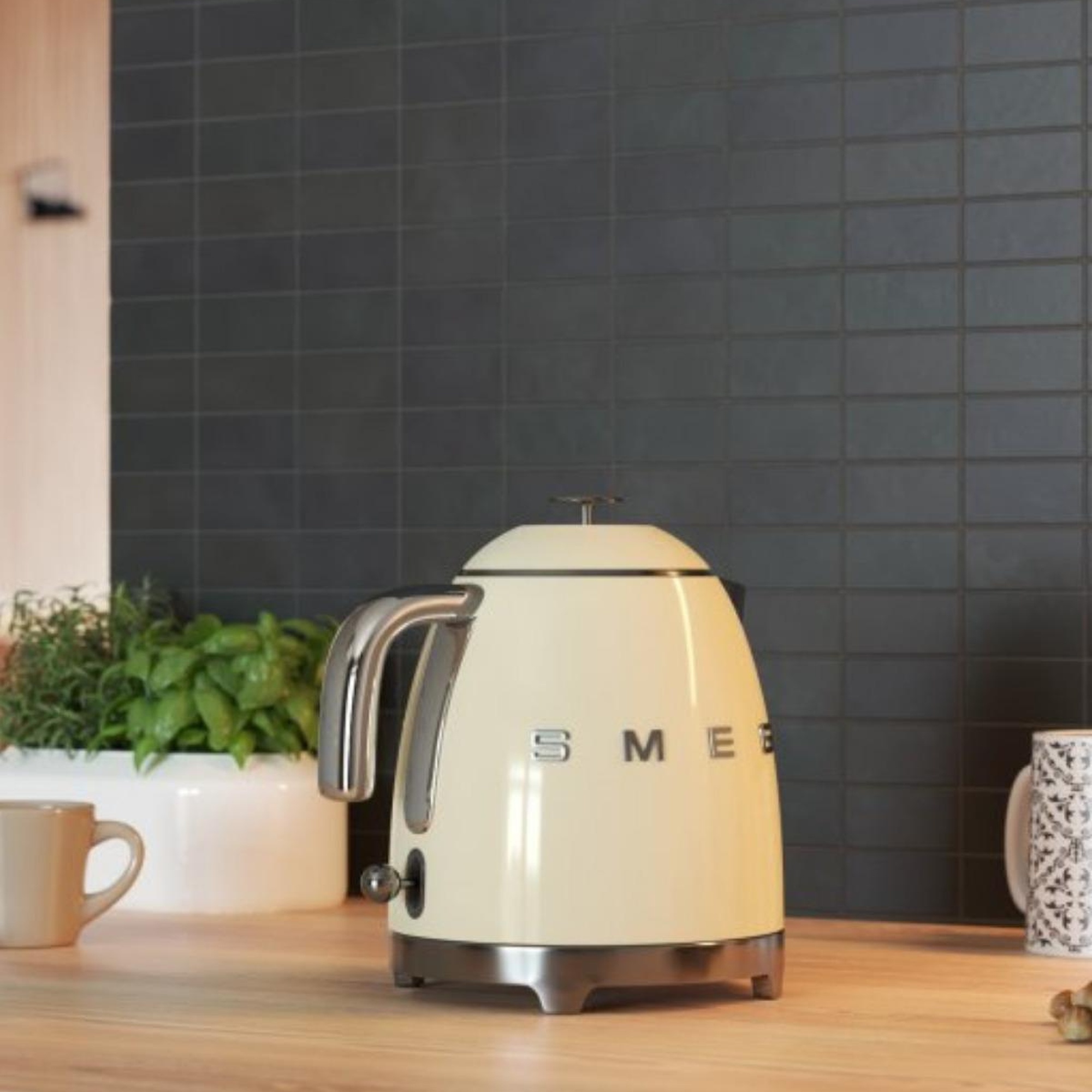 Smeg 50's Style Retro Mini Kettle Krem Klf05creu