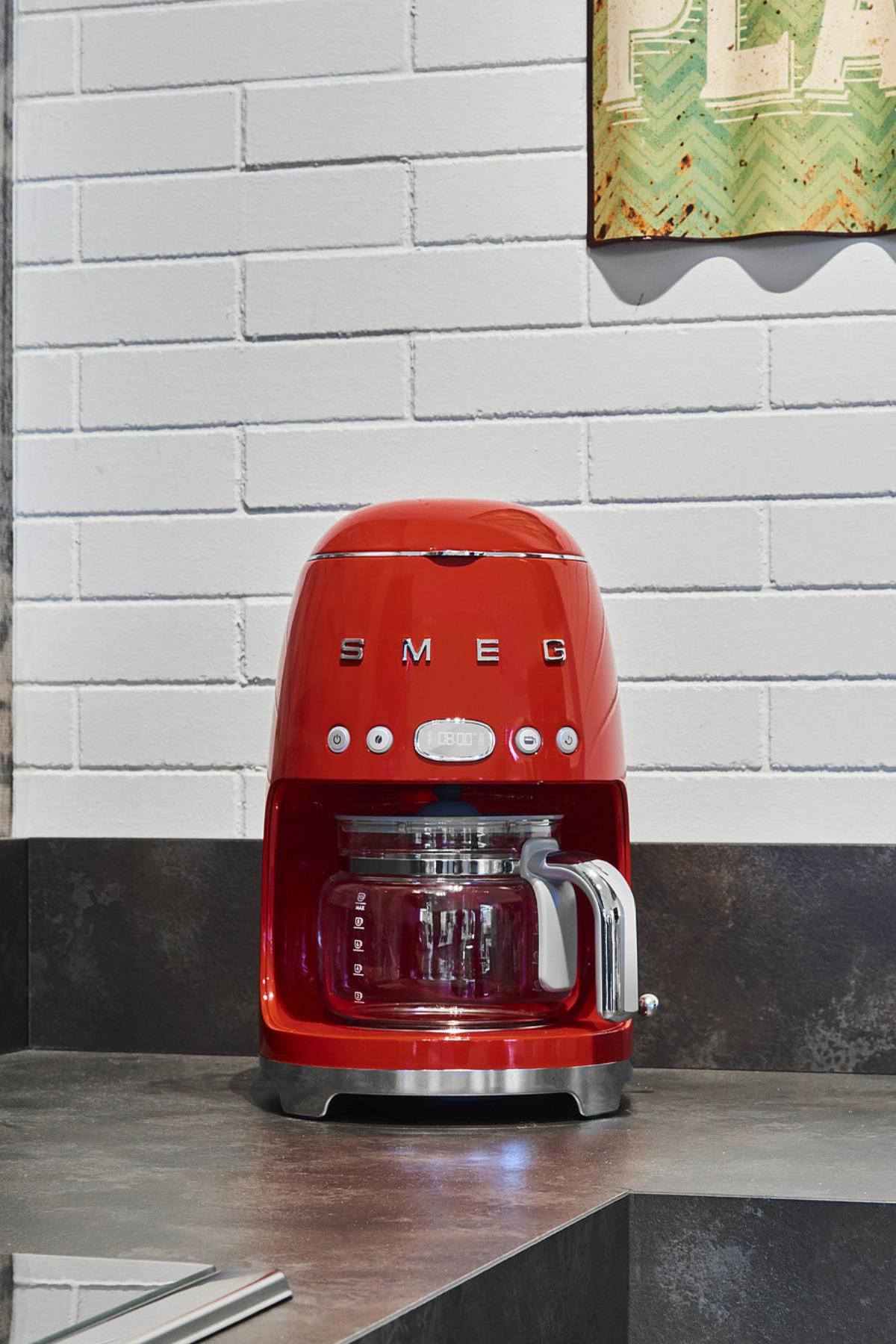  Smeg 50's Style Retro Kırmızı Filtre Kahve Makinesi Dcf02rdeu