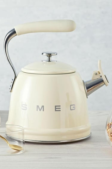  Smeg Cklw2001cr Krem Set Üstü Islık Kettle