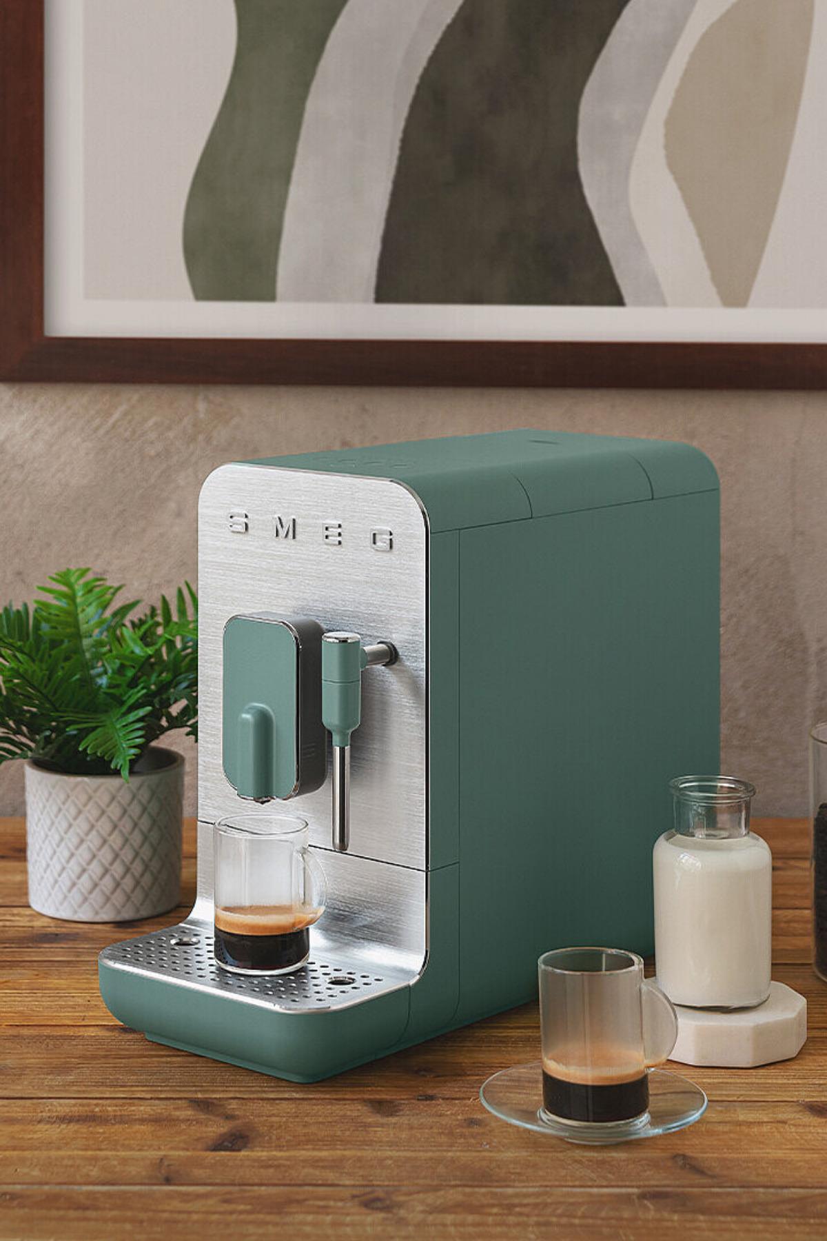  Smeg 50's Style Zümrüt Yeşili Espresso Otomatik Kahve Makinesi Bcc02egmeu