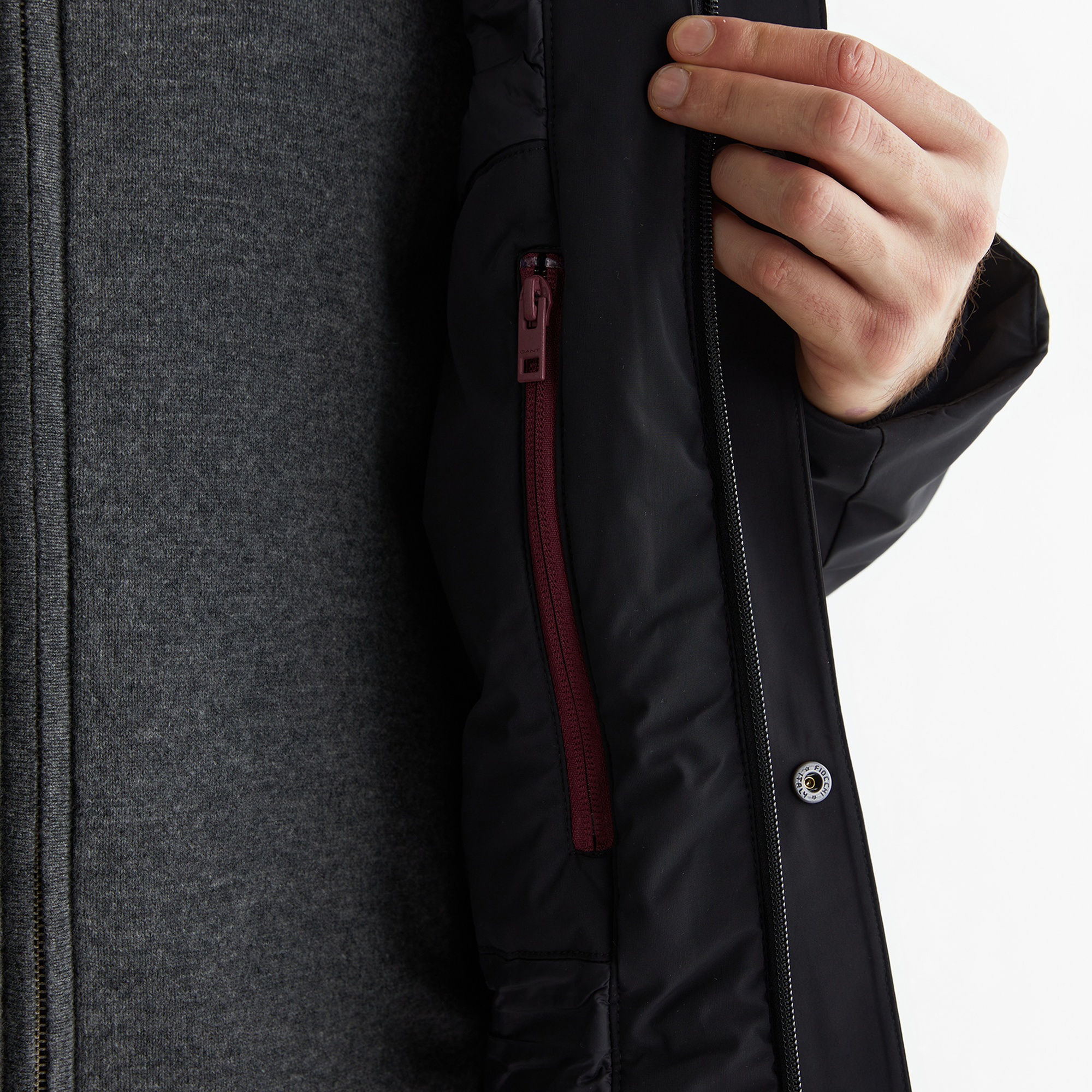 GANT Erkek Siyah Standart Fit Kapüşonlu Mont