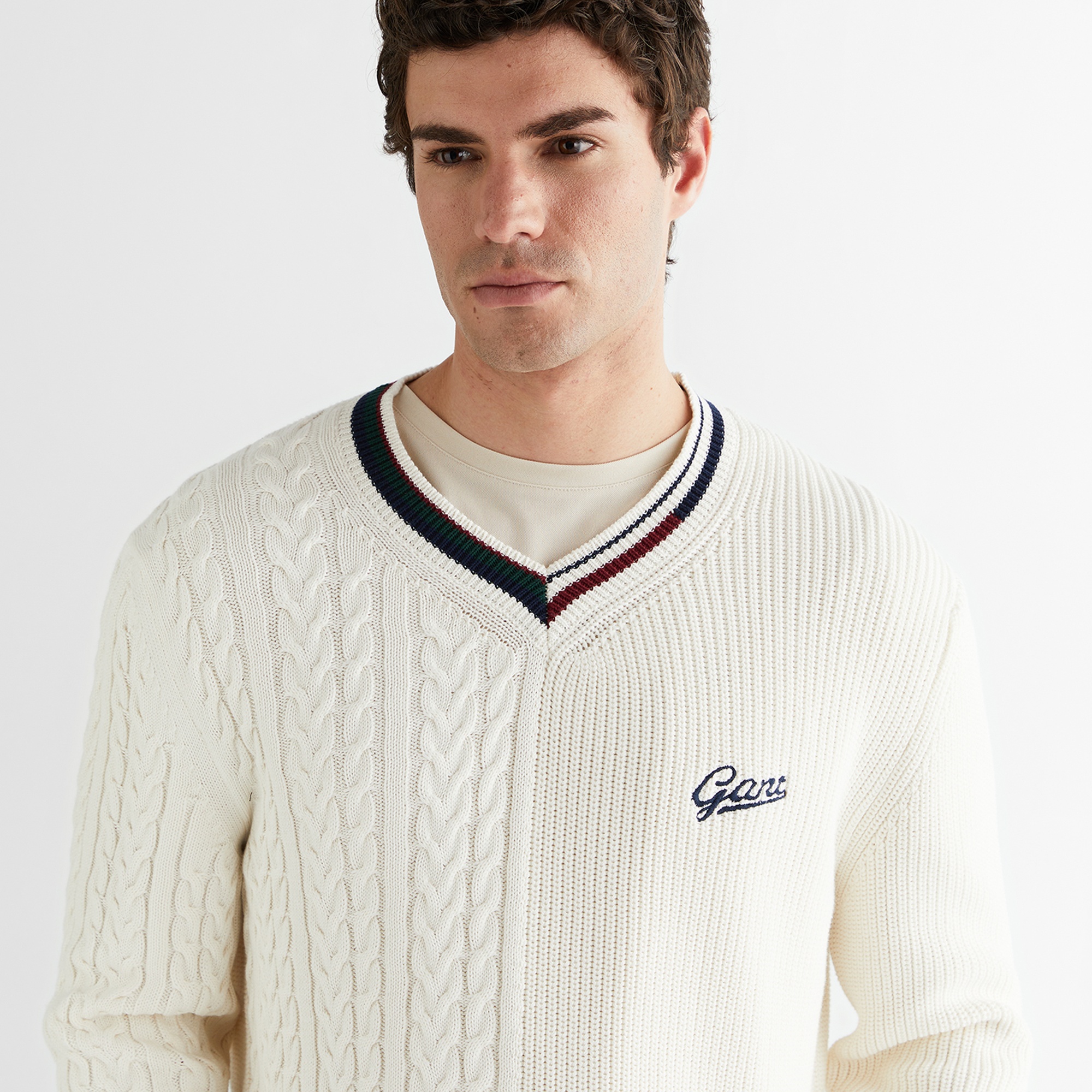 GANT Erkek Beyaz Standart Fit V Yaka Triko