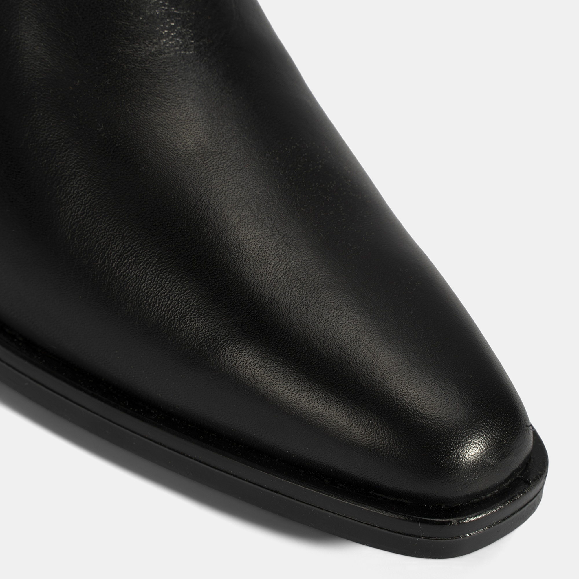 Kadın Siyah Lastik Detaylı Topuklu Deri Bot