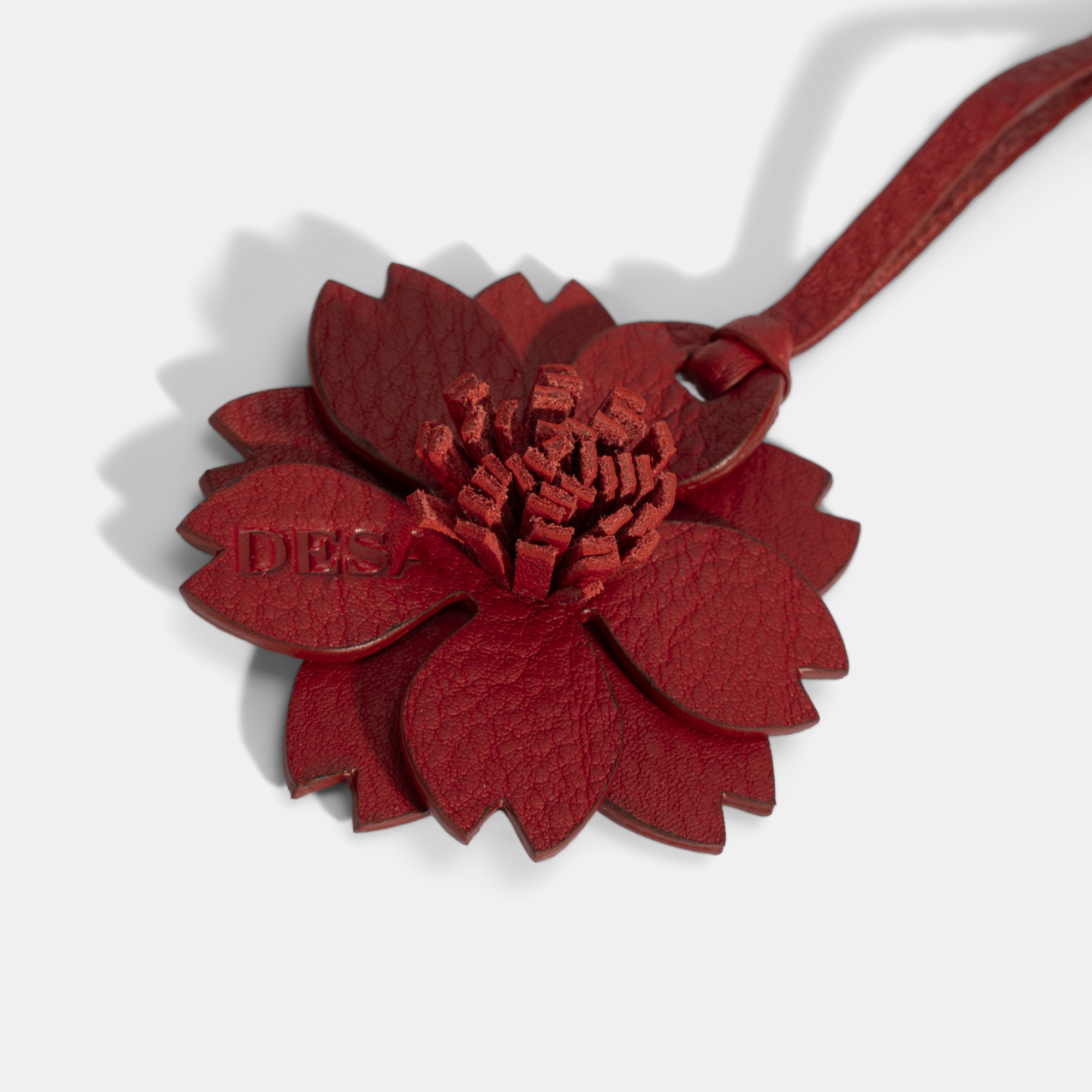 Kırmızı Çiçek Figürlü Deri Charm