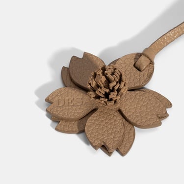  Vizon Çiçek Figürlü Deri Charm