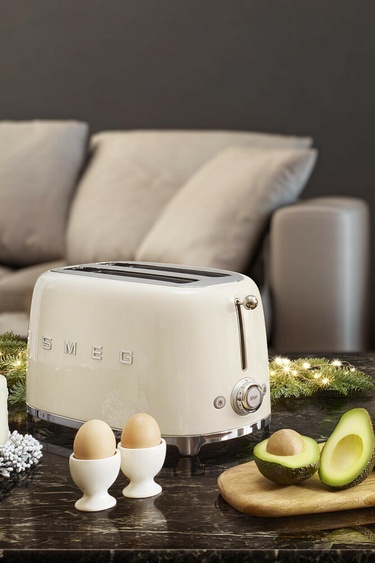  Smeg Krem Ekmek Kızartma Makinesi 2x4