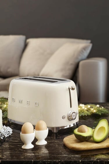  Smeg Krem Ekmek Kızartma Makinesi 2x4