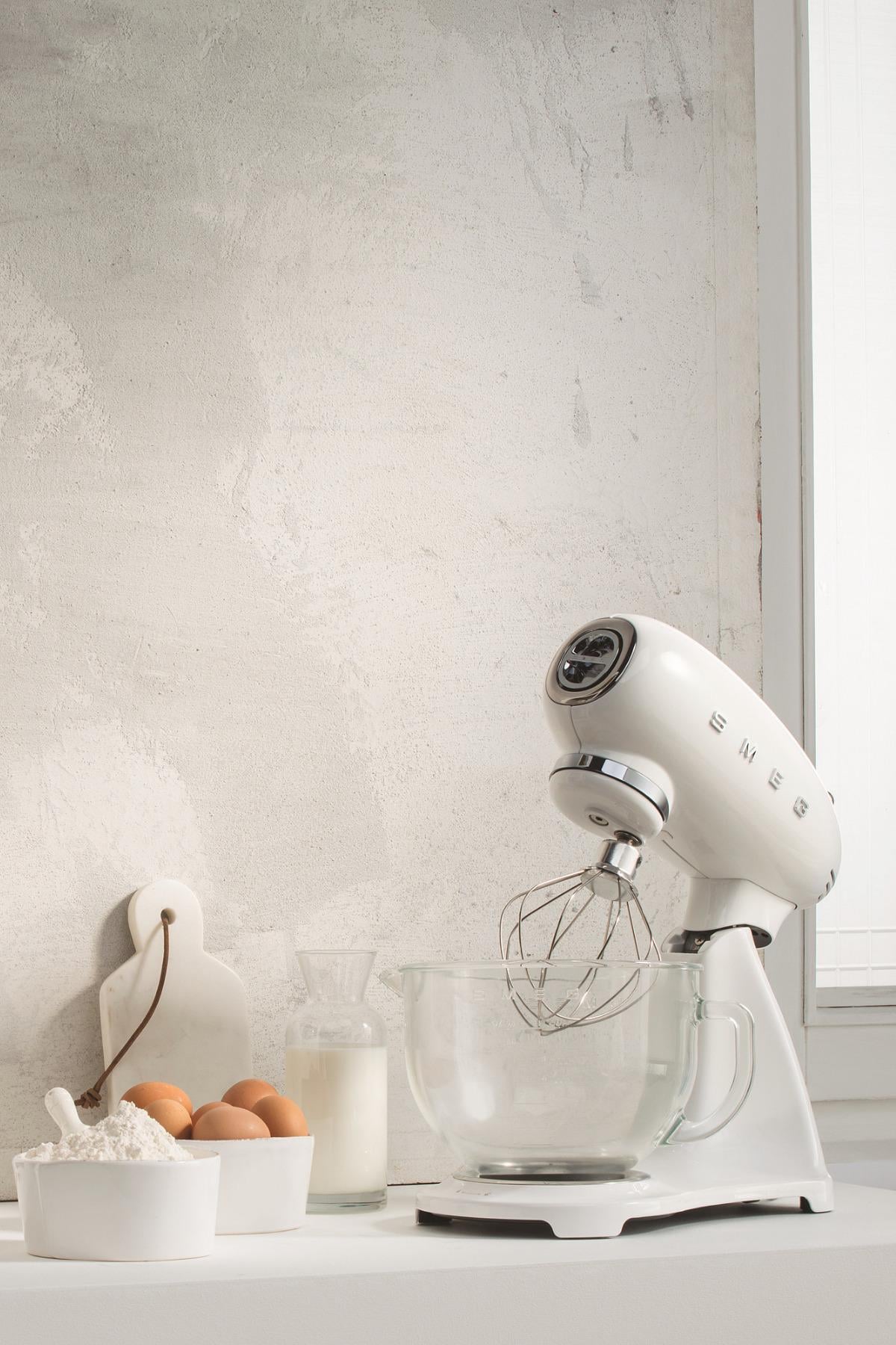  Smeg 50's Style Retro Beyaz Stand Mikser SMF13WHEU