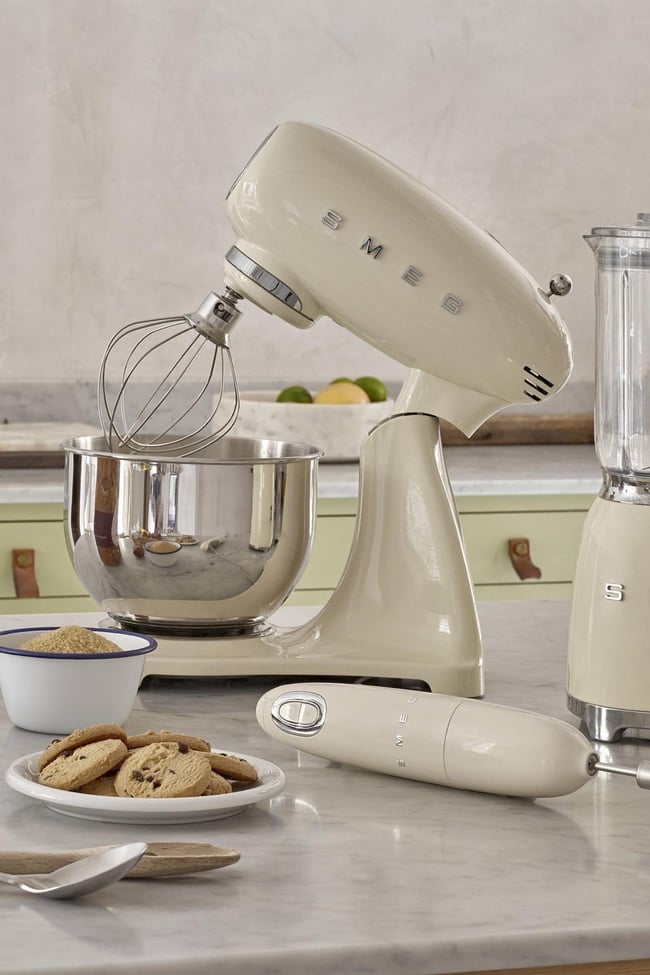  Smeg 50's Style Retro 4.8 Litre Krem Stand Mikser SMF03CREU