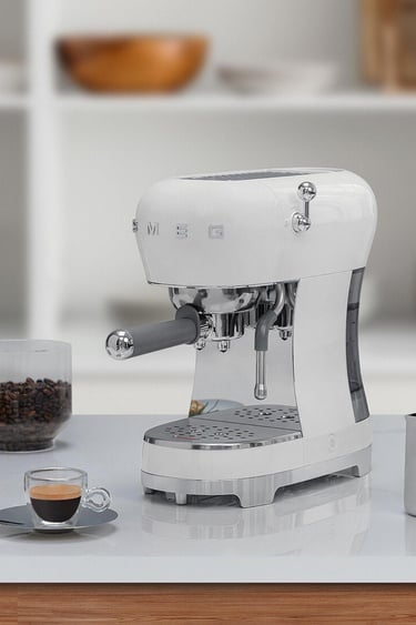  Smeg 50's Style Beyaz Espresso Kahve Makinesi