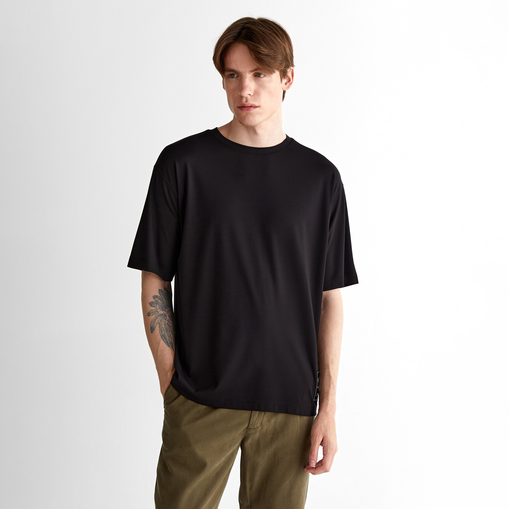 GANT Erkek Siyah Relaxed Fit Bisiklet Yaka Logolu T-Shirt