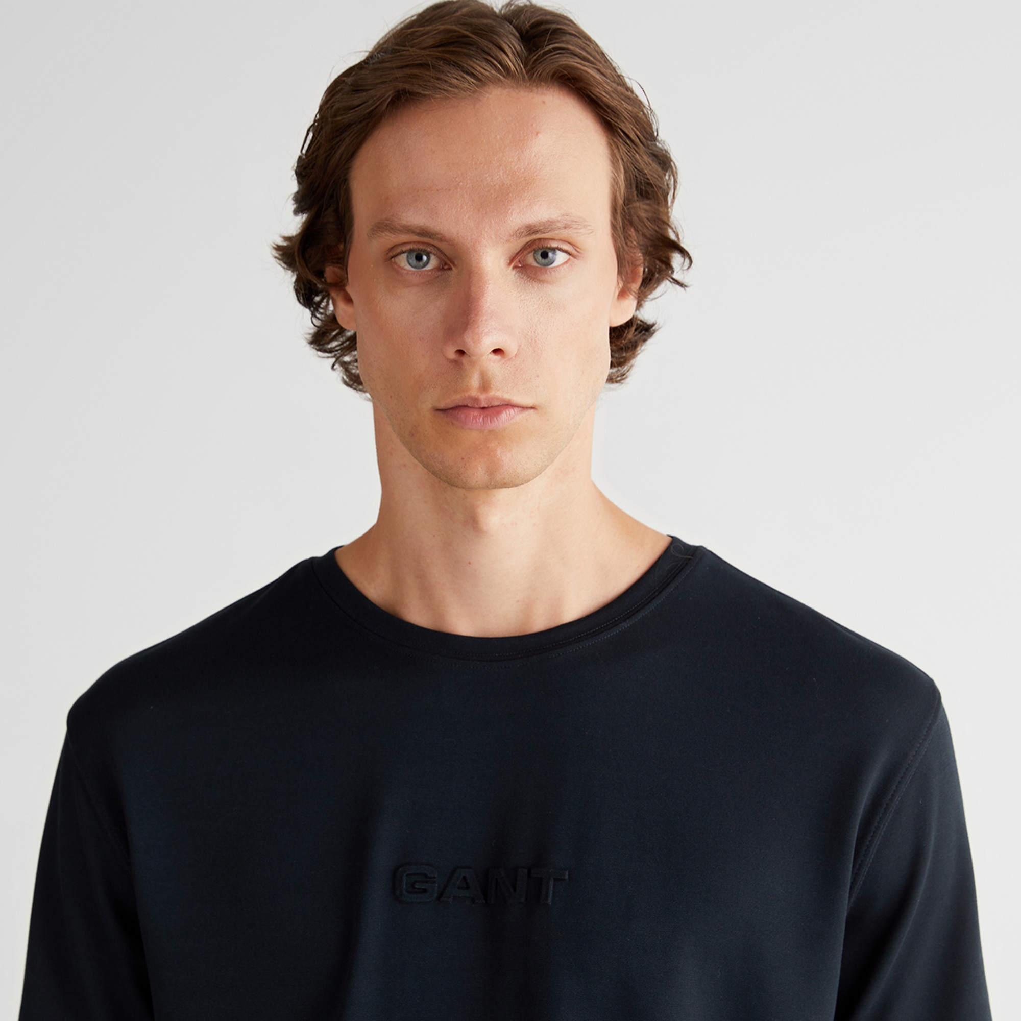 Emboss c-neck t-shirt