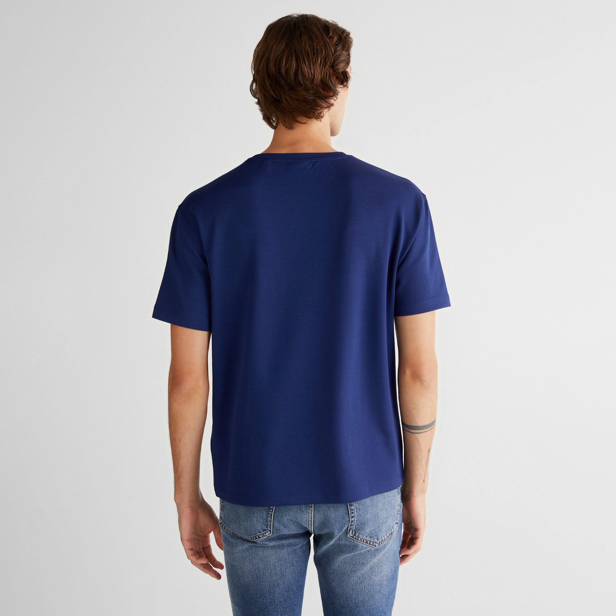 Emboss c-neck t-shirt