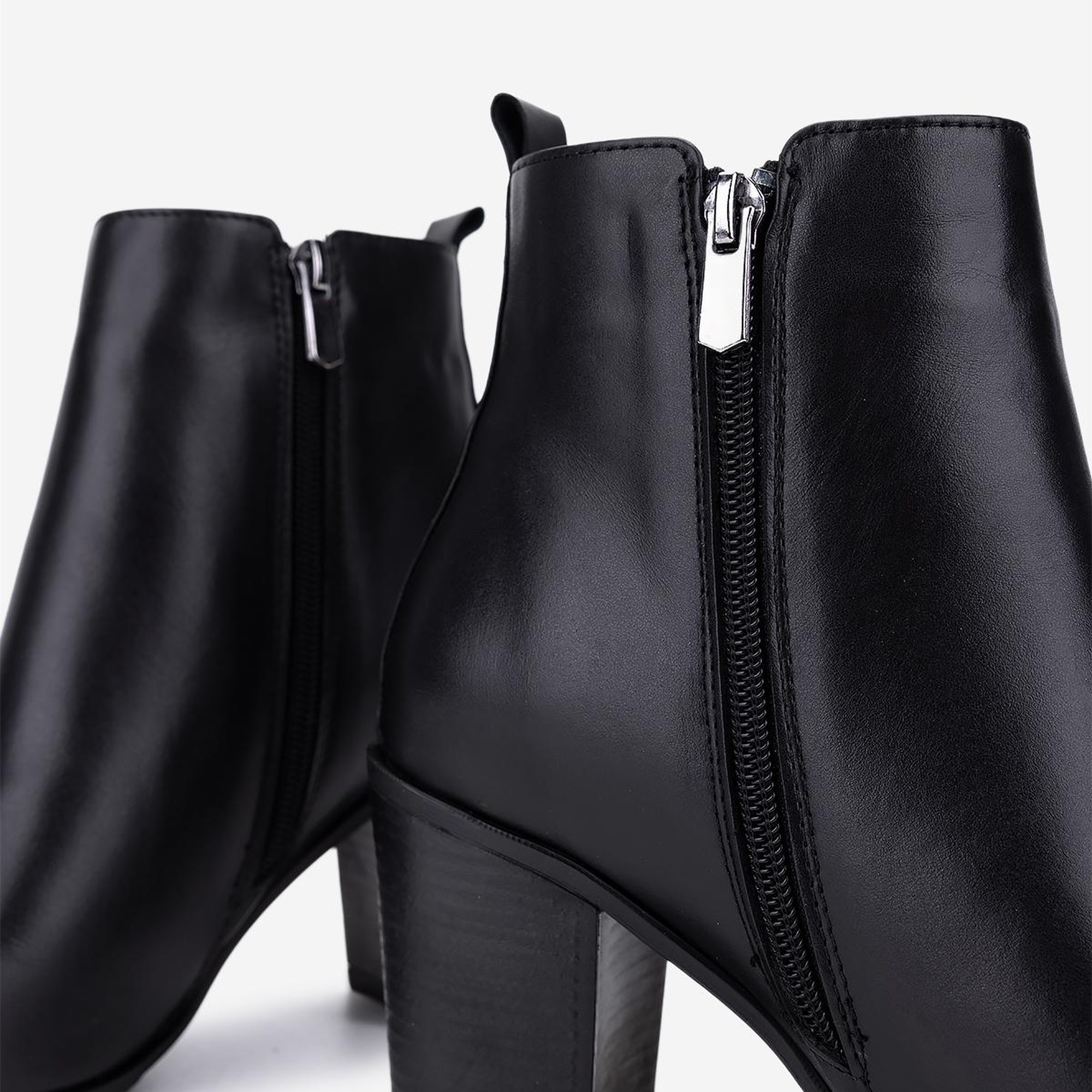 Valmenti Kadın Hakiki Deri Siyah Topuklu Bot