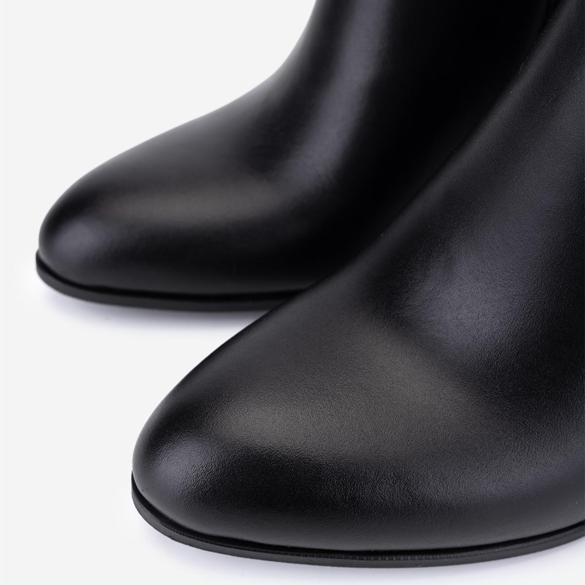 Valmenti Kadın Hakiki Deri Siyah Topuklu Bot