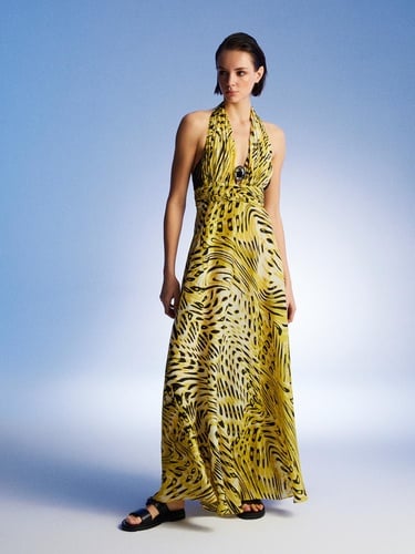  Aksesuar Detaylı Elbise