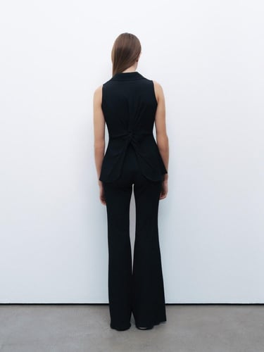  Aksesuar Detaylı Bluz