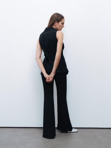  Aksesuar Detaylı Bluz