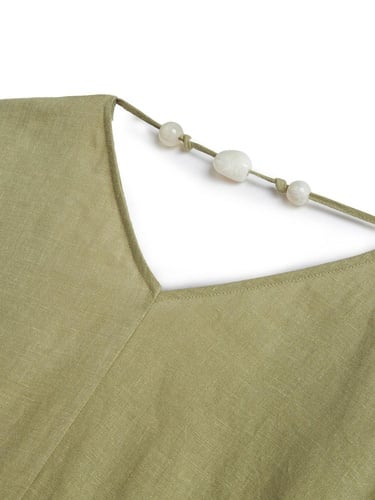  Boncuk Aksesuarlı Sırt Detaylı Keten Mini Elbise