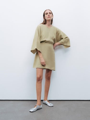  Boncuk Aksesuarlı Sırt Detaylı Keten Mini Elbise