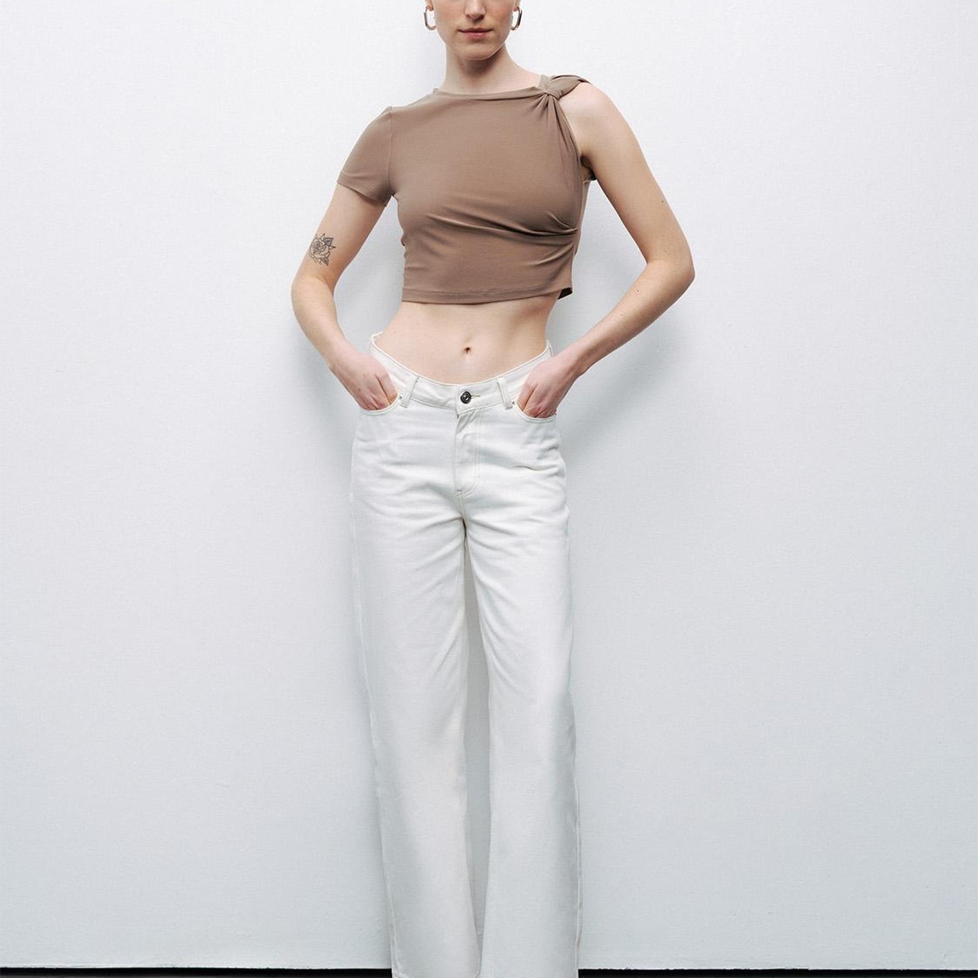 Burgu Detaylı Crop Top