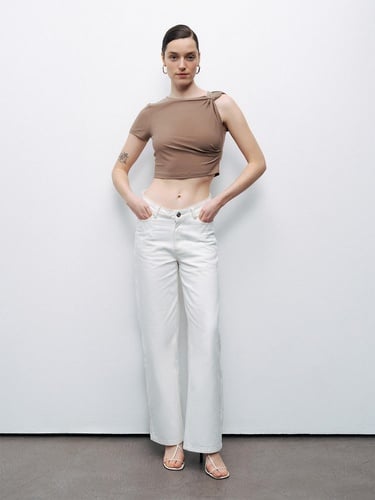  Burgu Detaylı Crop Top