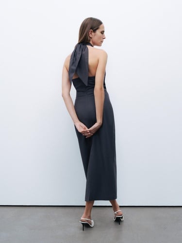  Boyundan Bağlamalı Midi Elbise